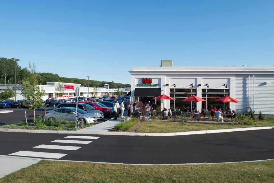 More Photos Of 624 W Main St, Norwich Unknown For Lease