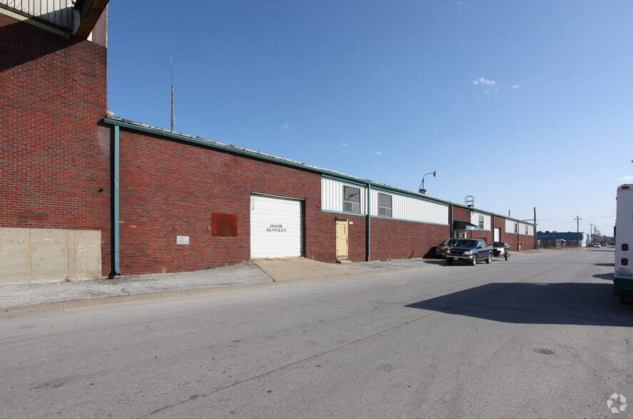 More Photos Of 1427 Howell St, North Kansas City Manufacturing For Lease