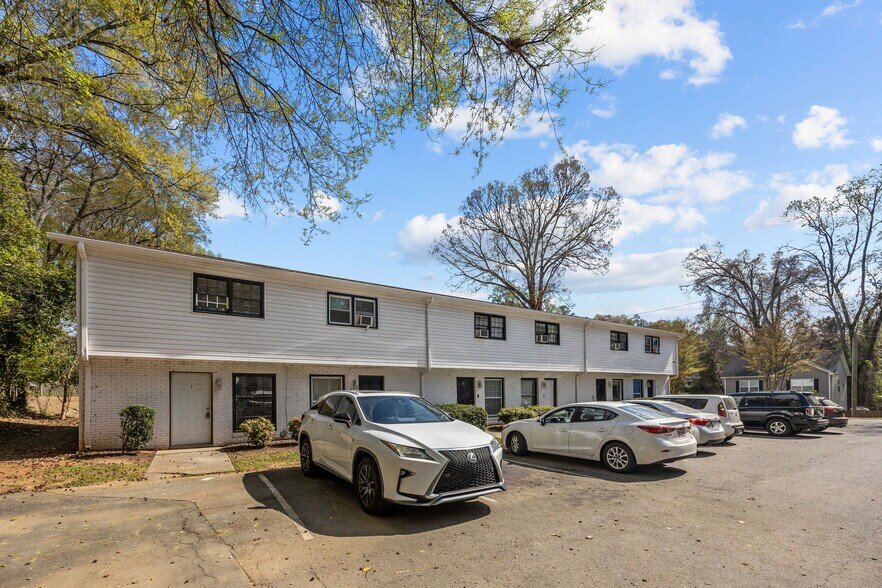 More Photos Of 2909-2917 Burgess Dr, Charlotte Apartments For Sale