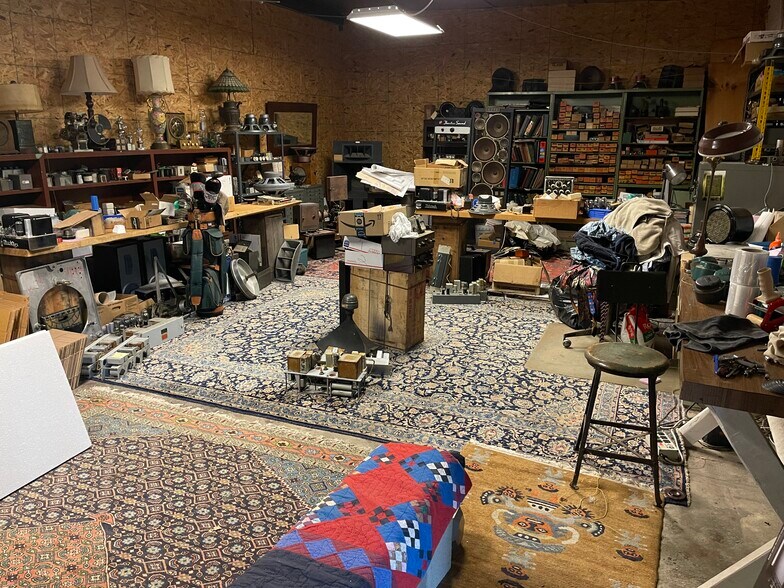 More Photos Of 102-103 Hicks Road Rd, Renfrew Flex For Sale