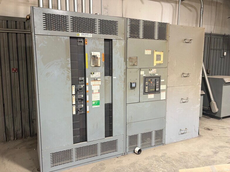 More Photos Of 800 Weston Ave, Kendallville Manufacturing For Lease