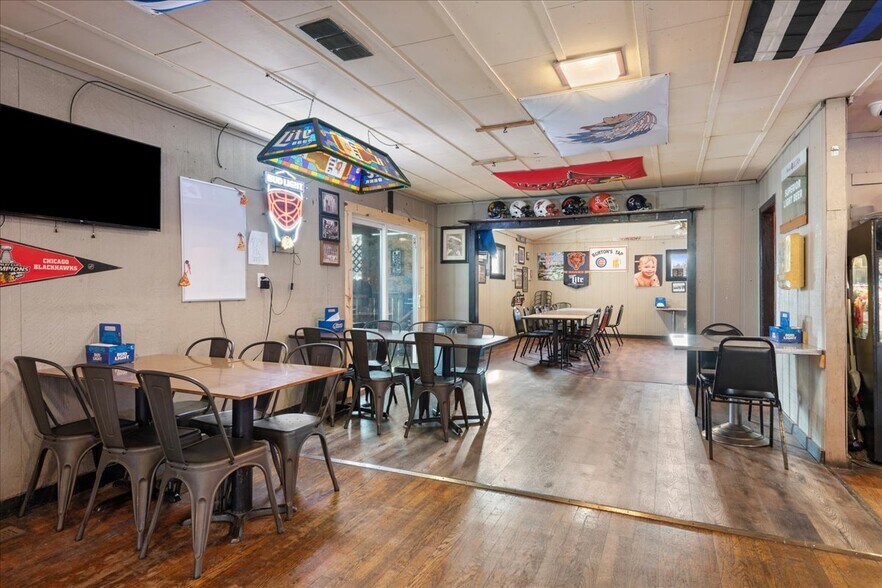 More Photos Of 104 Taylorville Rd, Taylorville Restaurant For Sale