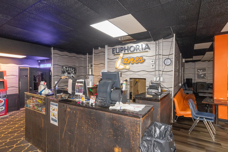 More Photos Of 1820 E 30th St, Cleveland Sports And Entertainment For Sale