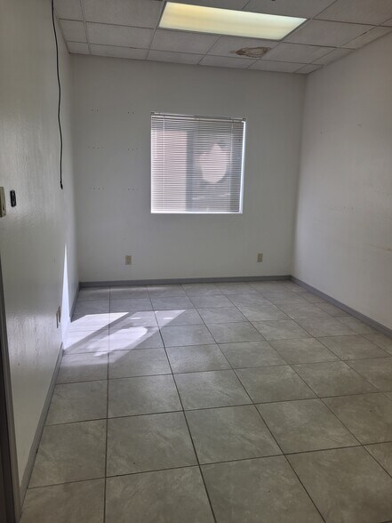 More Photos Of 7323 W Carole Ln, Glendale Light Distribution For Lease