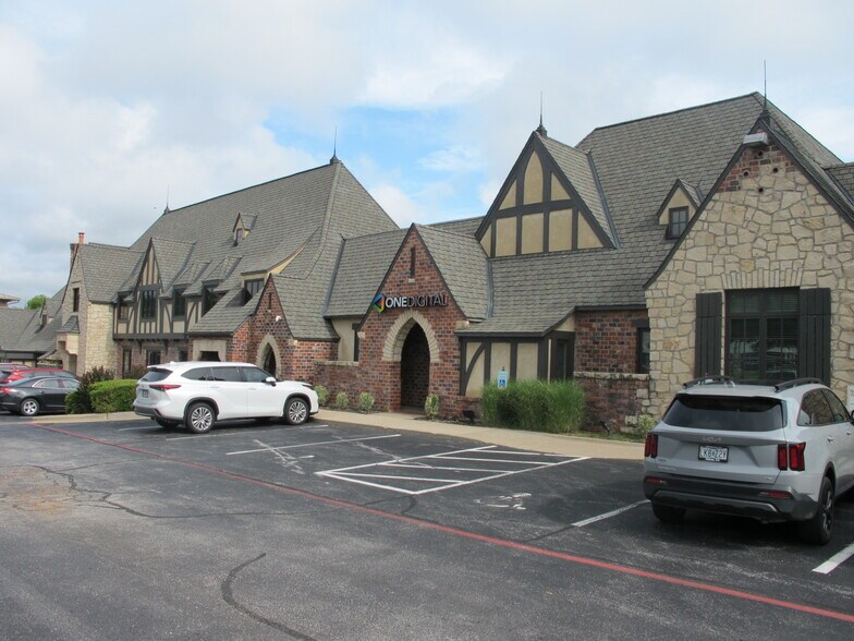 More Photos Of 2925 E Battlefield St, Springfield Office For Lease