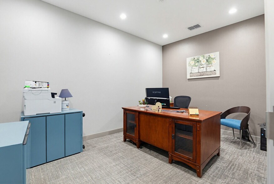 More Photos Of 11550 N North Loop Rd, San Antonio Warehouse For Sale