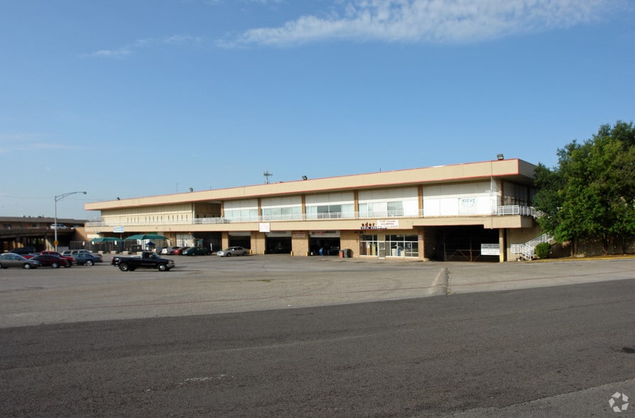 More Photos Of 3200 S Lancaster Rd, Dallas General Retail For Lease