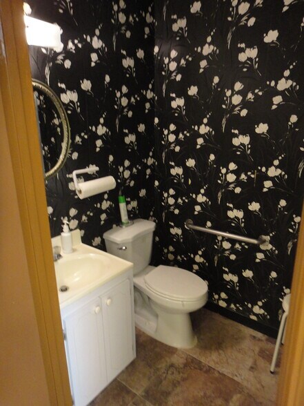 More Photos Of 14205 W Dixie Hwy, North Miami Medical For Sale