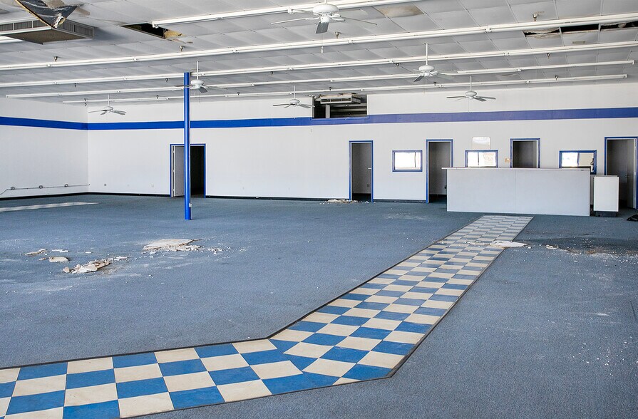 More Photos Of 315-330 E Spring St, Palestine Unknown For Lease