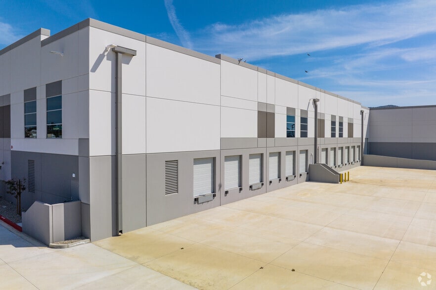 More Photos Of 16288 Boyle Ave, Fontana Warehouse For Lease
