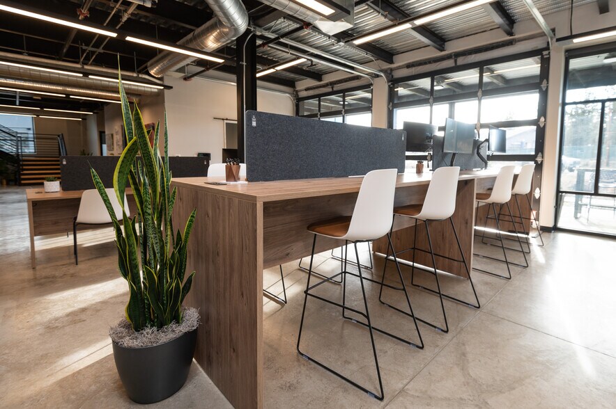 More Photos Of 565 SE 9th St, Bend Coworking Space