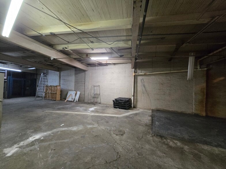 More Photos Of 4507 Lorain Ave, Cleveland Office For Lease