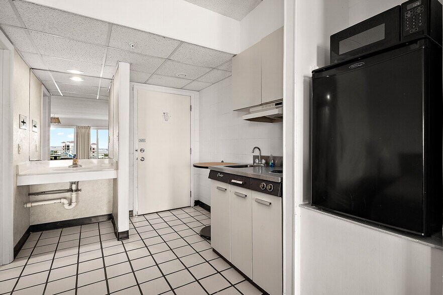 More Photos Of 7500 Coastal Hwy, Ocean City Hotel For Sale