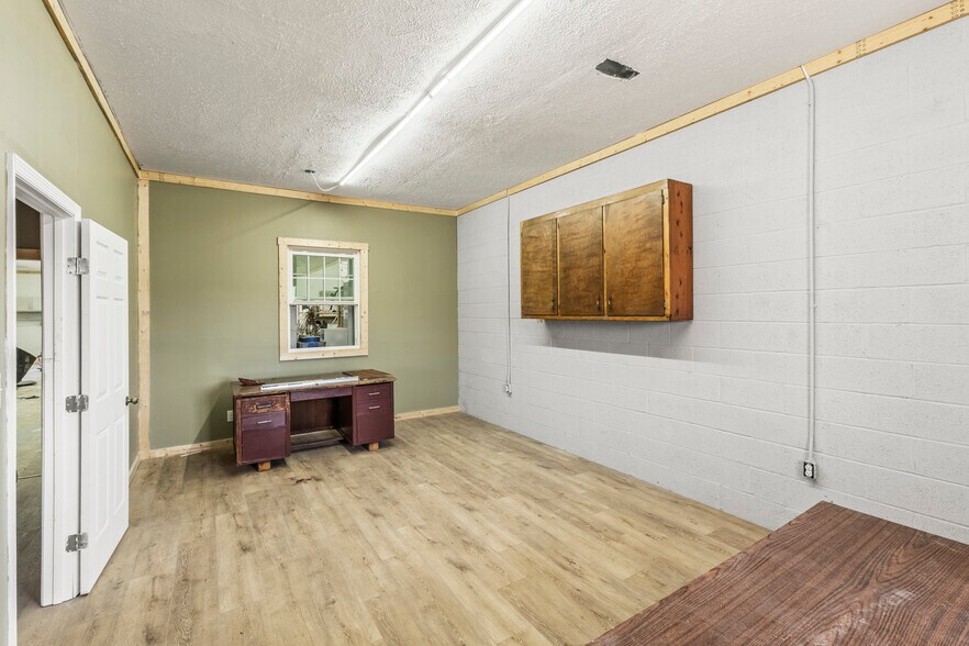 More Photos Of 1100 Winchester Hwy, Fayetteville Freestanding For Sale
