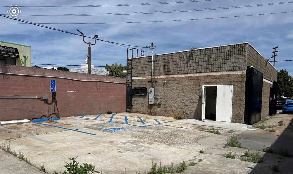 More Photos Of 5660 W Venice Blvd, Los Angeles General Retail For Lease