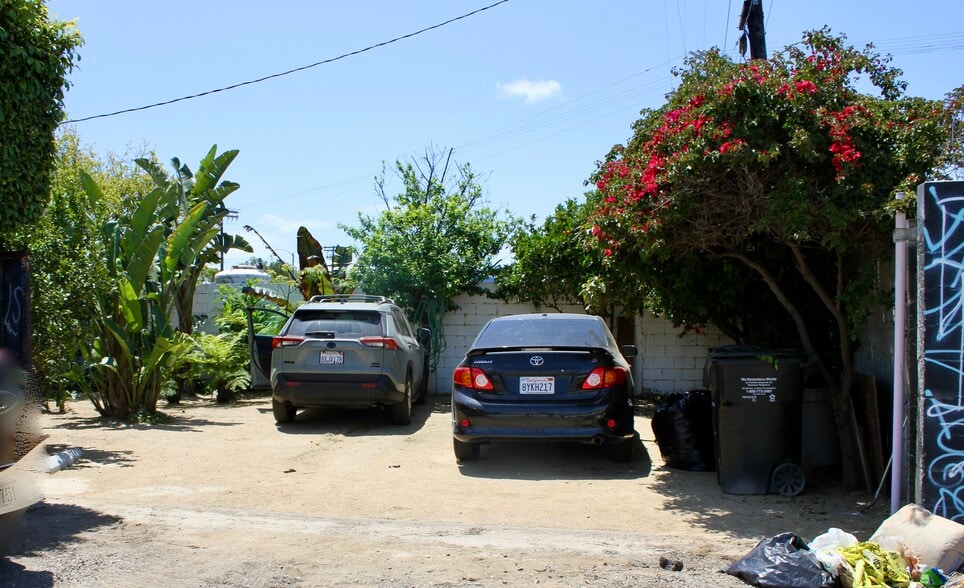 More Photos Of 2601 Southwest Dr, Los Angeles Office Residential For Sale