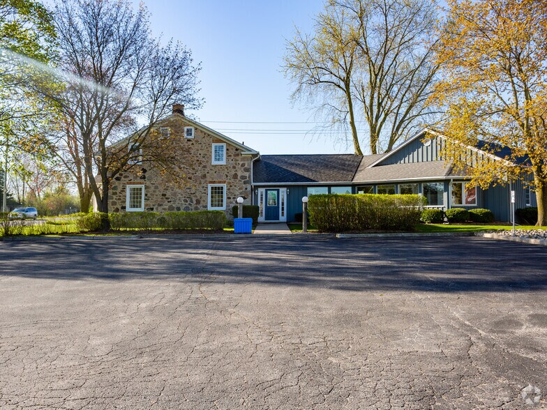 More Photos Of 250 Woolwich St, Breslau Office For Lease