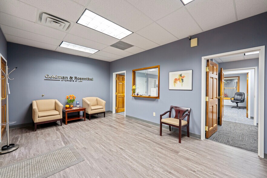 More Photos Of 124 Dorchester Sq, Westerville Office For Sale