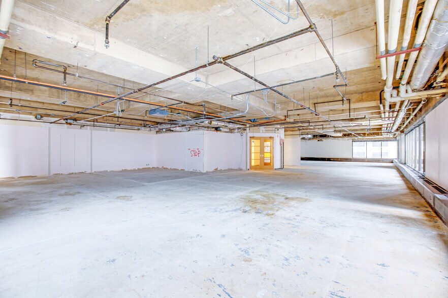 More Photos Of 55 W Wacker Dr, Chicago Office For Sale