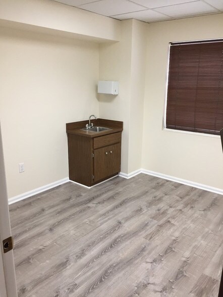 More Photos Of 764 Easton Ave, Somerset Office For Sale