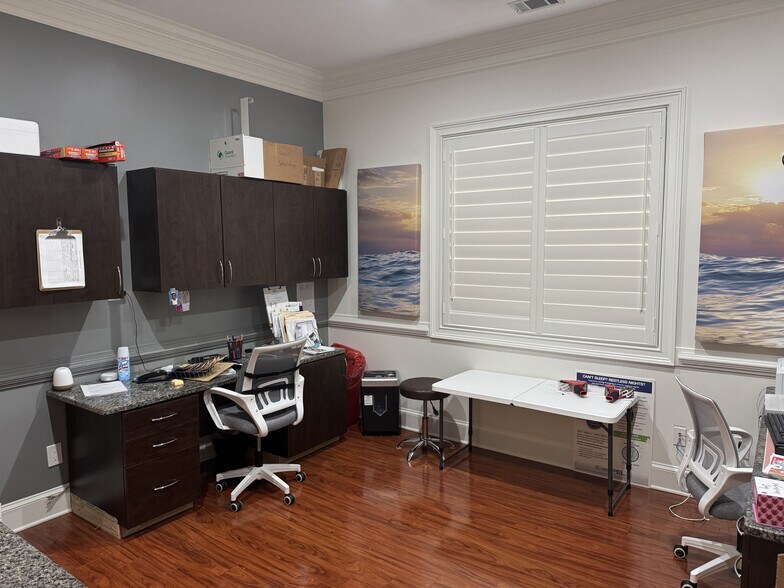 More Photos Of 3535 Roswell Rd, Marietta Medical For Lease