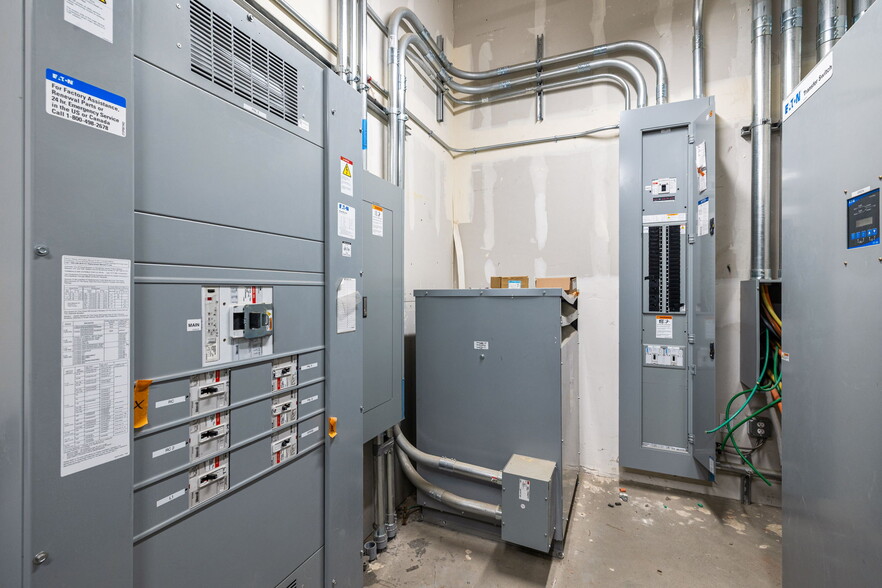 More Photos Of 18194 Blue Dream Crossing, Desert Hot Springs Manufacturing For Sale