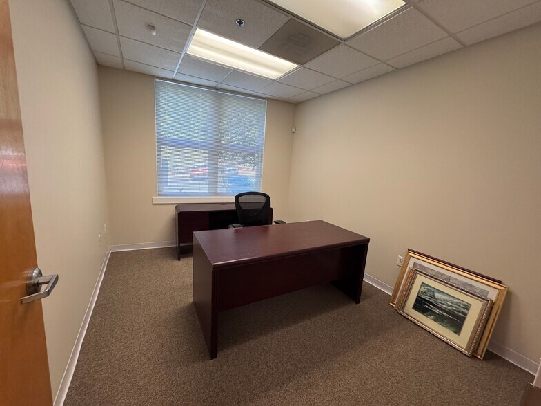 More Photos Of 141 Providence Rd, Chapel Hill Office Residential For Lease