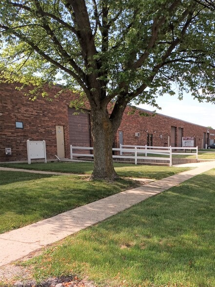 More Photos Of 803-907 Industrial Dr, West Chicago Warehouse For Lease