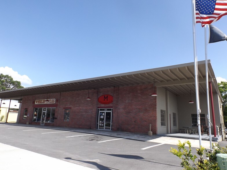 More Photos Of 1201 W Main St, Leesburg Service For Lease