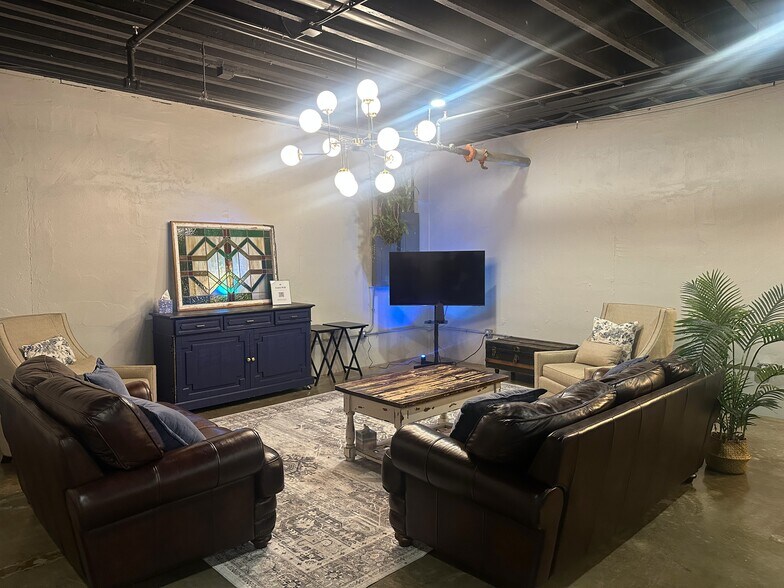 More Photos Of 35 Commercial Way, Springboro Office For Sale