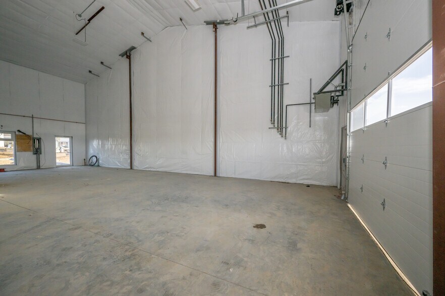 More Photos Of 313 Edwards Ave, Calverton Distribution For Lease