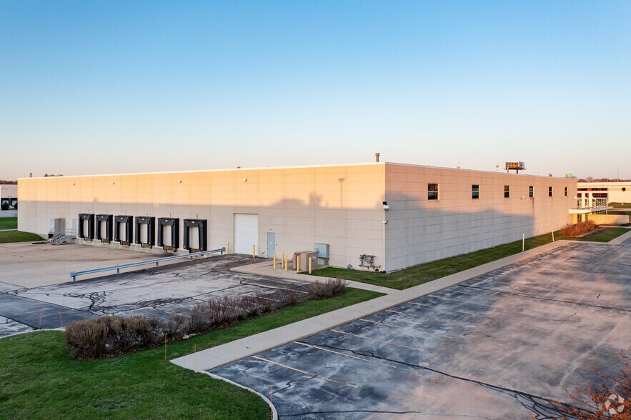More Photos Of 555 W Estabrook Blvd, Milwaukee Warehouse For Lease