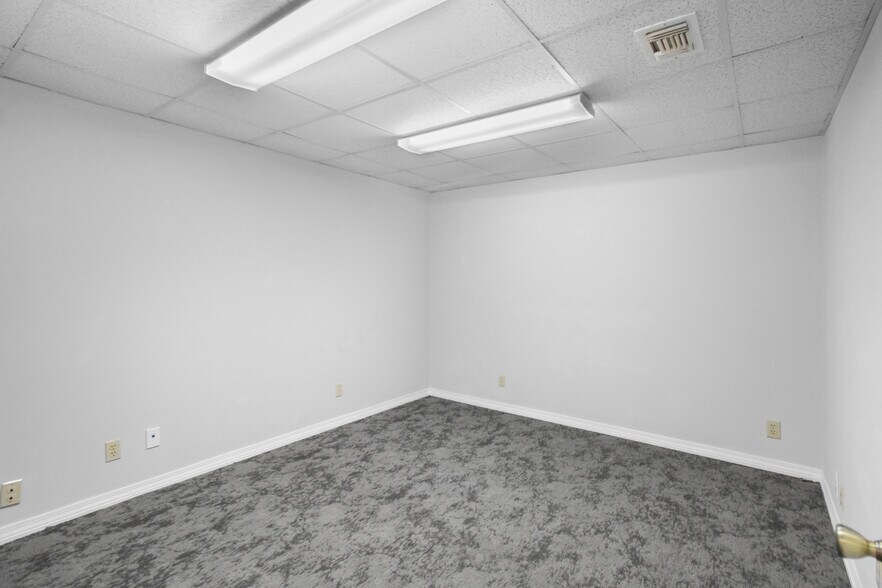 More Photos Of 307 S McKenzie St, Foley Office For Lease