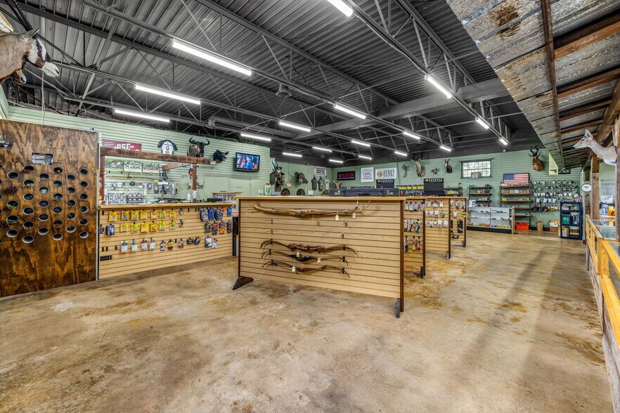 More Photos Of 1358 Plaza Dr, Gainesville Freestanding For Sale