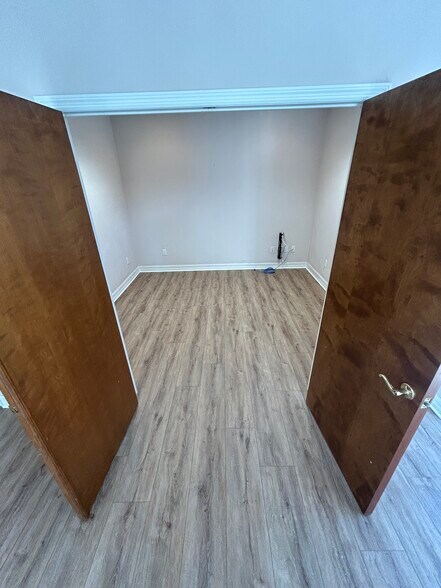 More Photos Of 4707 Enterprise Ave, Naples Loft Creative Space For Lease