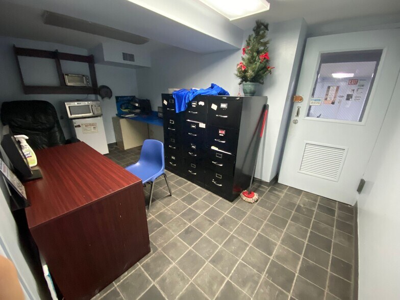 More Photos Of 32-32 Steinway St, Long Island City Loft Creative Space For Lease