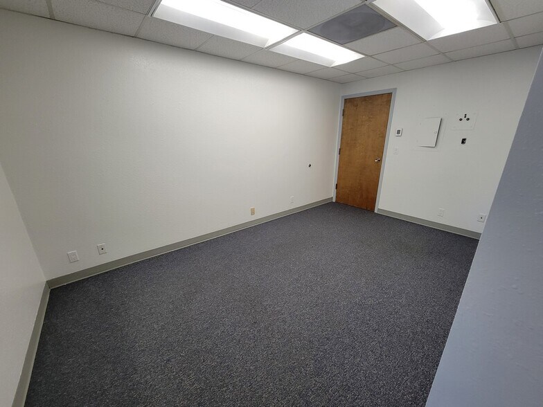 More Photos Of 780 SE Commercial St, Salem Office For Lease