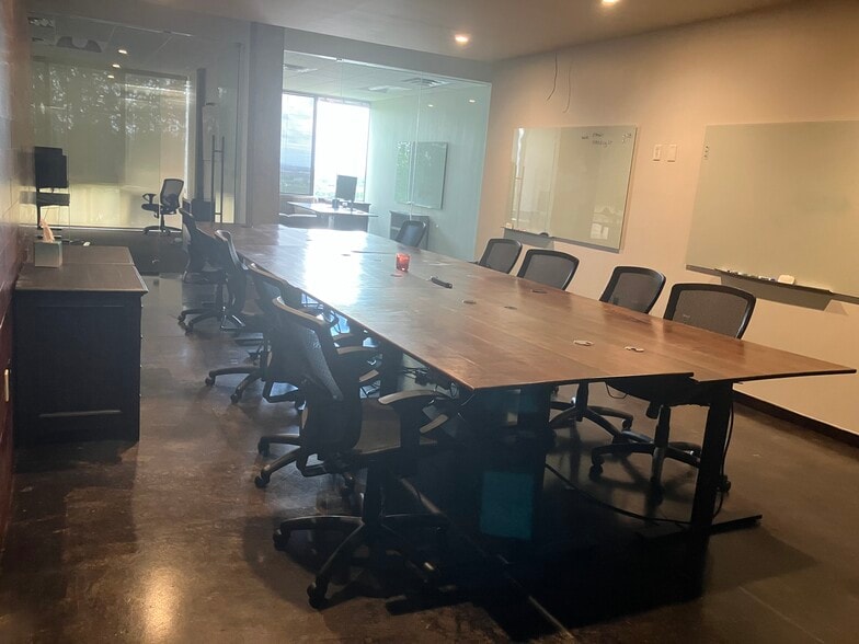 More Photos Of 3345 Bee Caves Rd, Austin Office For Sale