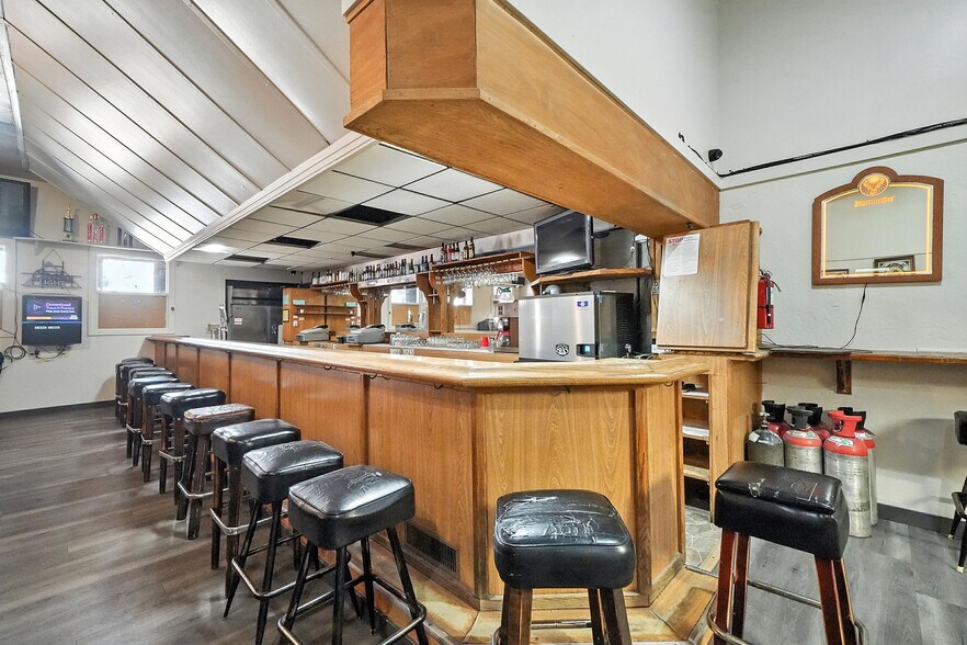 More Photos Of 105 Main St, Jackson Bar For Sale