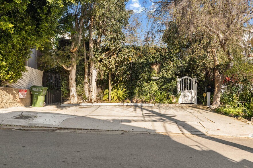 More Photos Of 3206-3210 De Witt Dr, Los Angeles Loft Creative Space For Lease