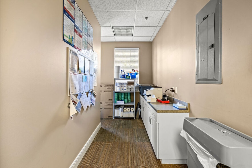 More Photos Of 1555 Indian River Blvd, Vero Beach Medical For Lease