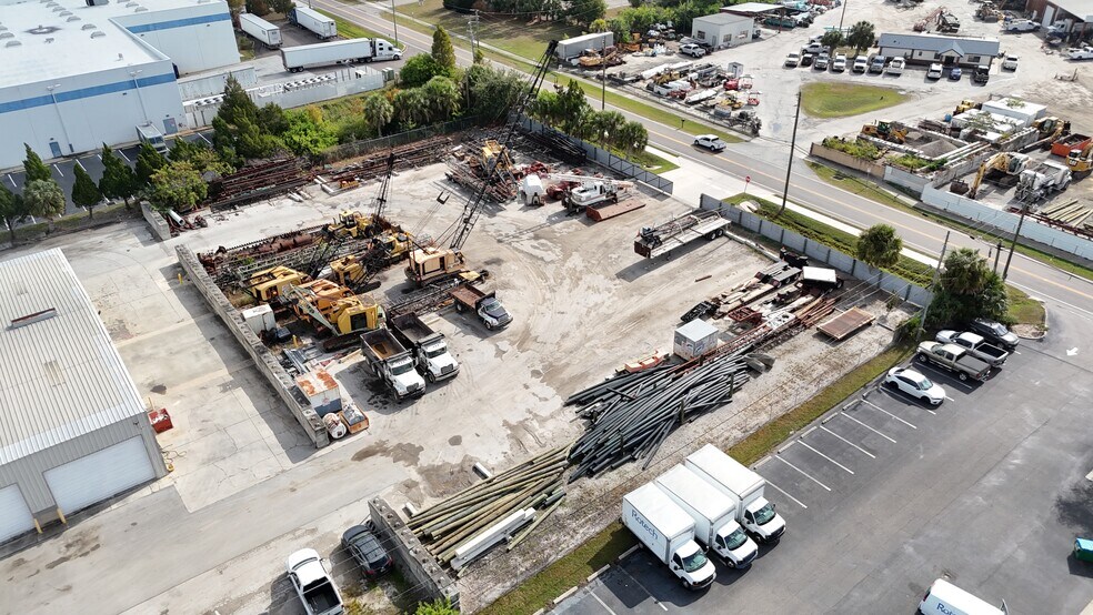 More Photos Of 8810 Enterprise Blvd, Largo Warehouse For Lease