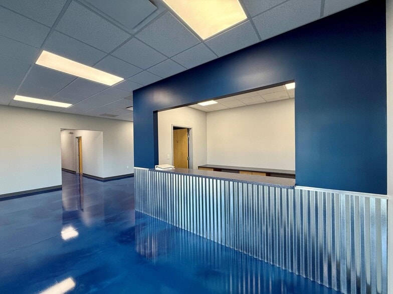 More Photos Of 950 Transport Dr, Valparaiso Flex For Lease
