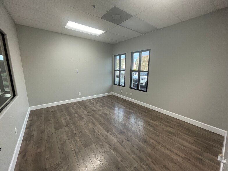 More Photos Of 215 E Warm Springs Rd, Las Vegas Office For Lease