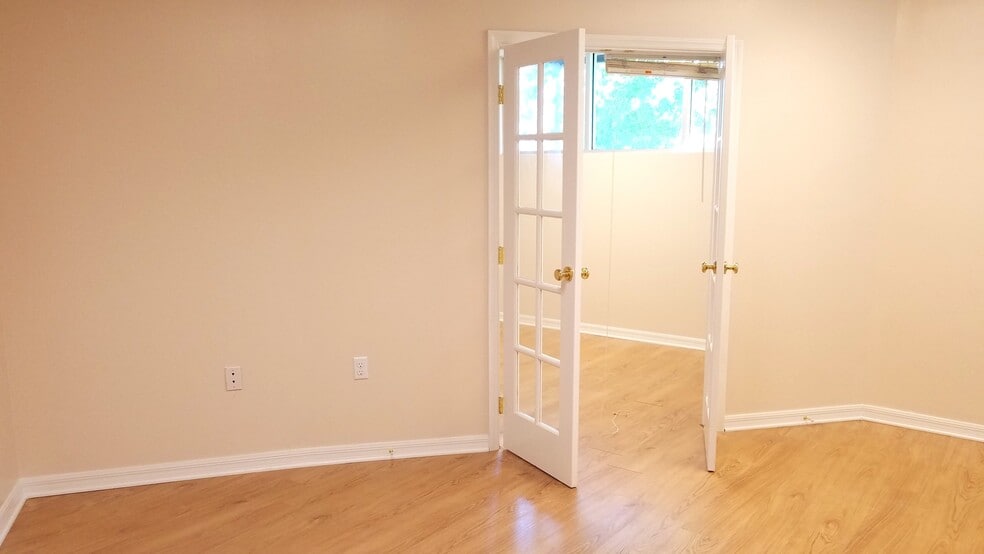 More Photos Of 7802 Kingspointe Pky, Orlando Office For Lease