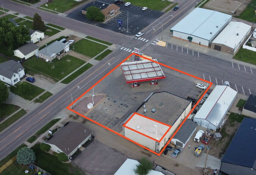 More Photos Of 101 W 1st St, Tea Service Station For Lease