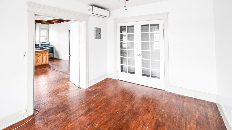 More Photos Of 1944 E 4th St, Long Beach Storefront Retail Residential For Sale