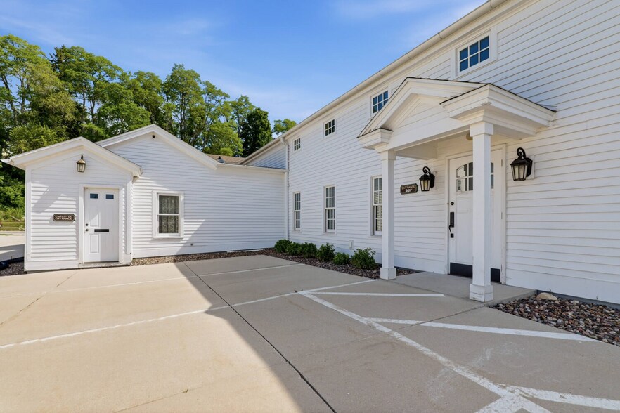 More Photos Of 517 Monroe St, Sheboygan Falls Office For Sale