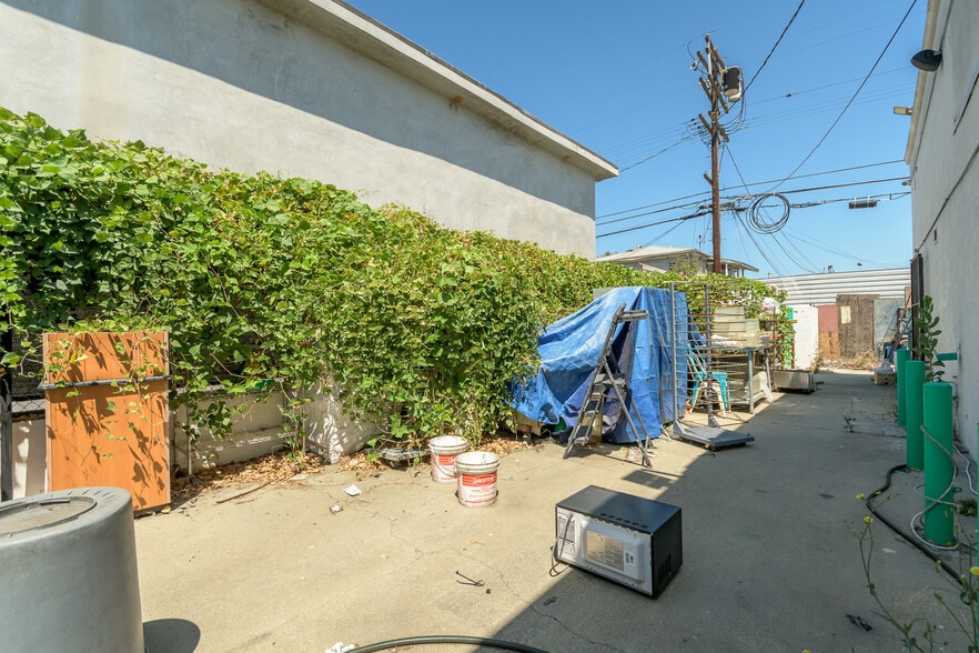 More Photos Of 853 E Manchester Ave, Los Angeles Restaurant For Sale
