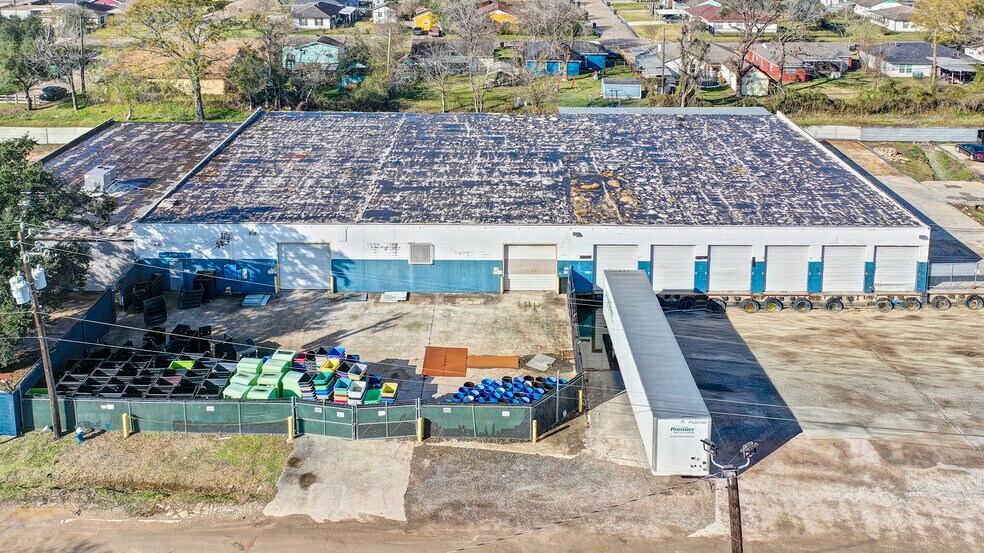 More Photos Of 3635 Trailmobile Dr, Houston Warehouse For Sale